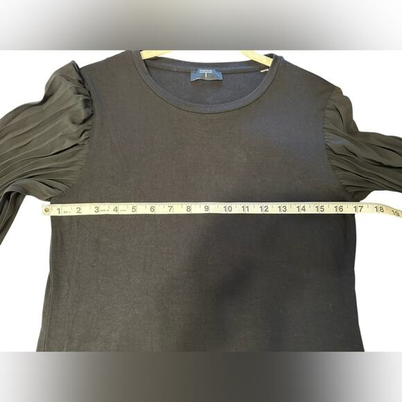 Tahari Pleated Sleeve Blouse Black Womens size small Classic Minimalist Classy - Picture 7 of 8